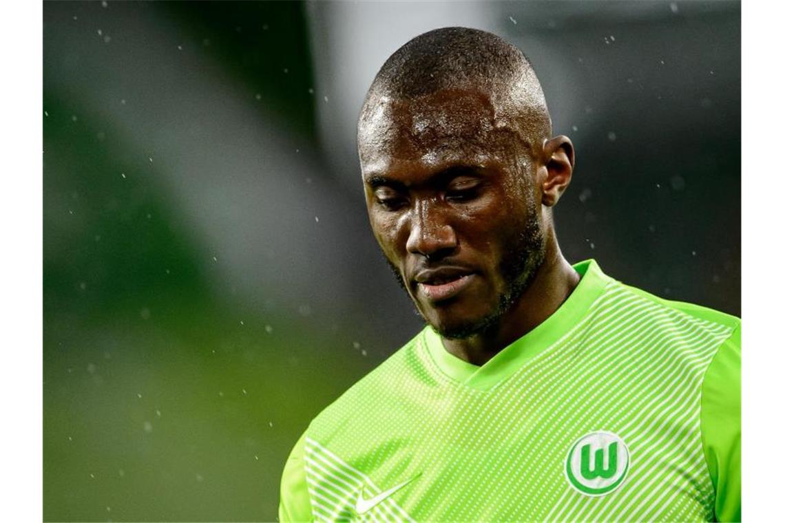 Würde gern beim VfL Wolfsburg bleiben: Mittelfeldspieler Josuha Guilavogui. Foto: Swen Pförtner/dpa