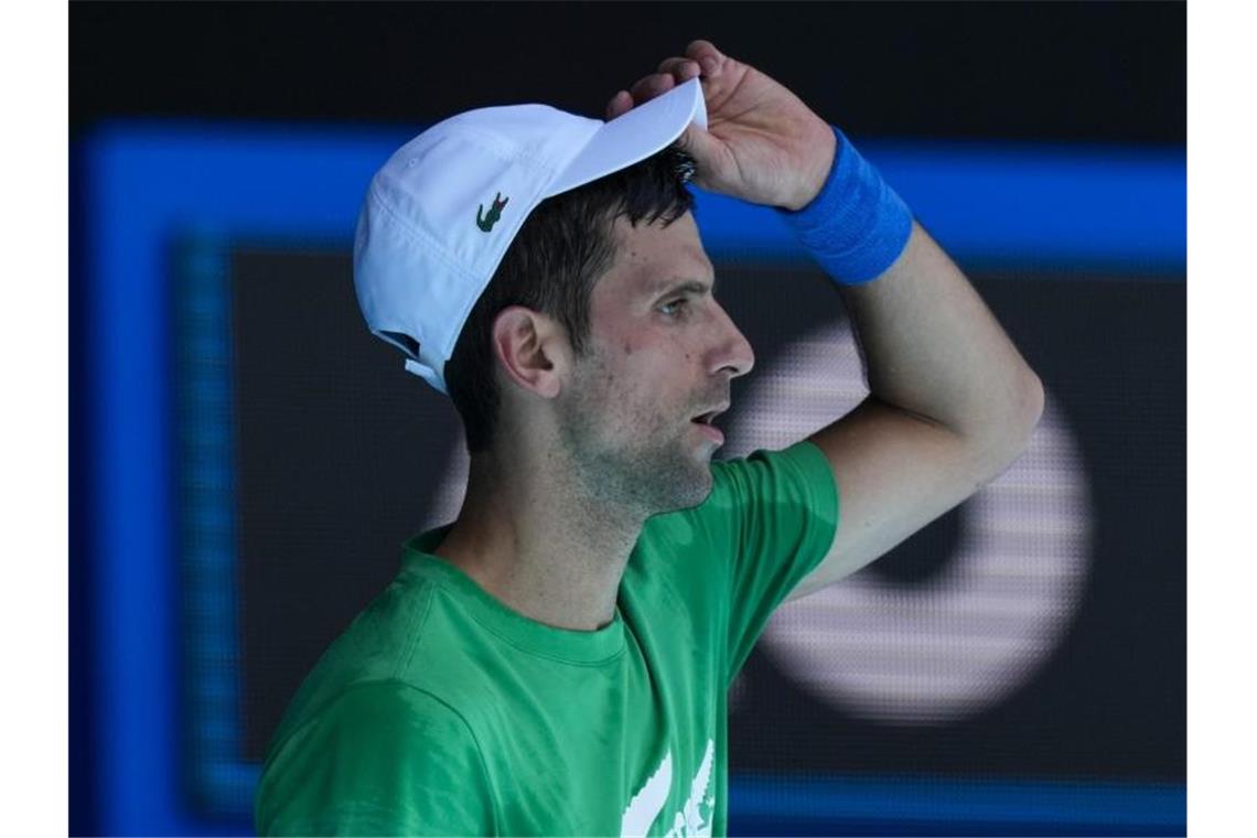 Warten auf Minister Hawke: Djokovic weiter in der Schwebe Würde in der ersten Runde der Australian Open auf einen Landsmann treffen: Novak Djokovic. Foto: Mark Baker/AP/dpa