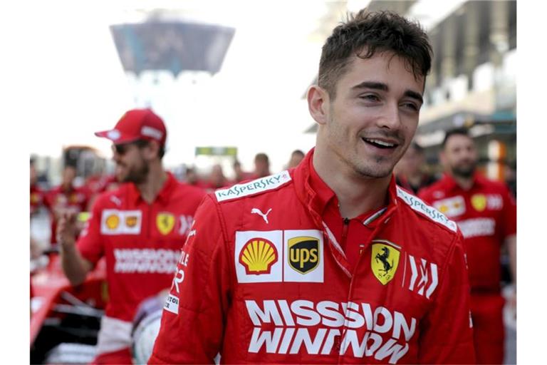 Würde sich freuen, wenn Sebastian Vettel weiterhin sein Teamkollege sein würde: Charles Leclerc. Foto: Luca Bruno/AP/dpa