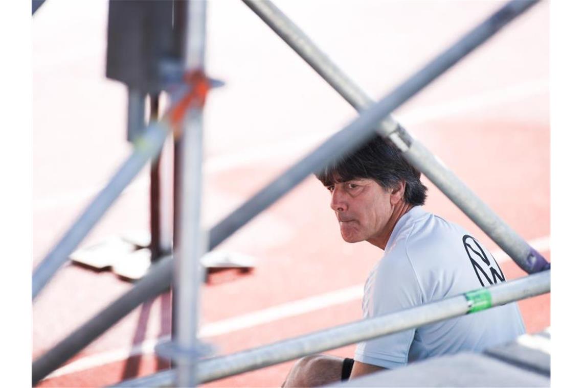 Würde sicher gern durch das Spiel gegen England für einen weiteren Eintrag in die Geschichtsbücher sorgen: Joachim Löw. Foto: Christian Charisius/dpa