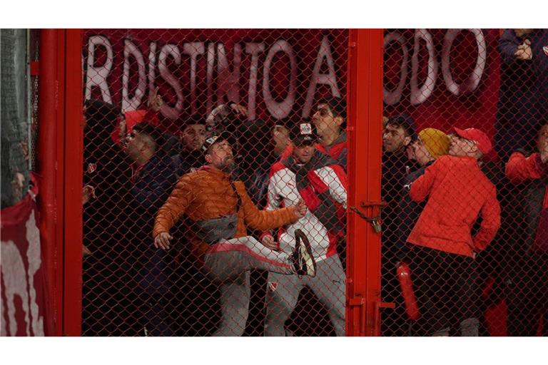 Wütende Fans: Bei der Copa Sudamericana kam es zu Auseinandersetzungen.