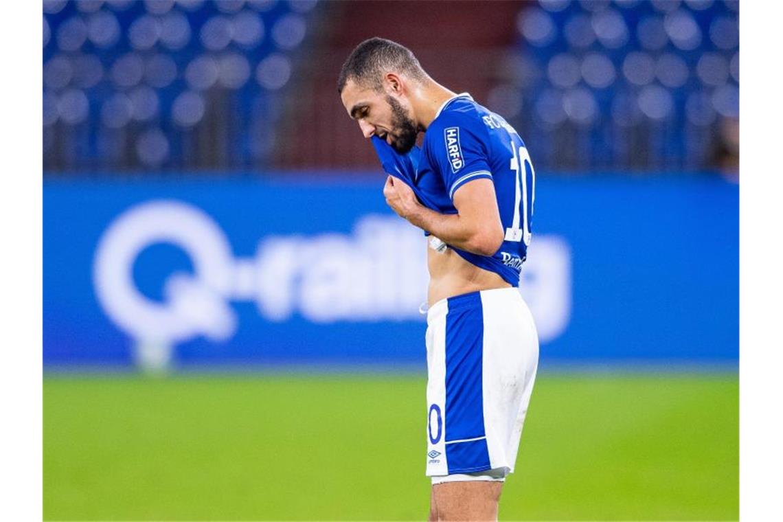 Wurde beim FC Schalke 04 suspendiert: Nabil Bentaleb. Foto: Guido Kirchner/dpa