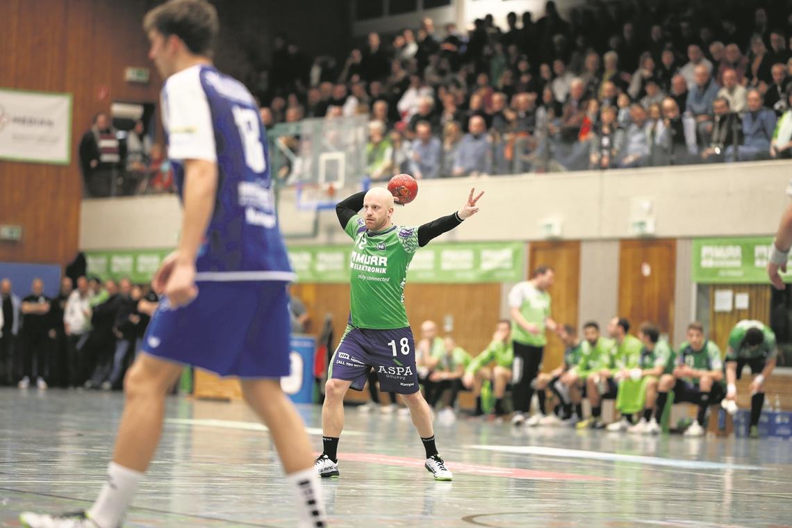 Duell soll erneut der Wendepunkt sein Wurde bereits in Balingen und gegen Saarlouis schmerzlich vermisst und fehlt auch morgen: HCOB-Stratege Jonas Frank. Foto: A. Becher