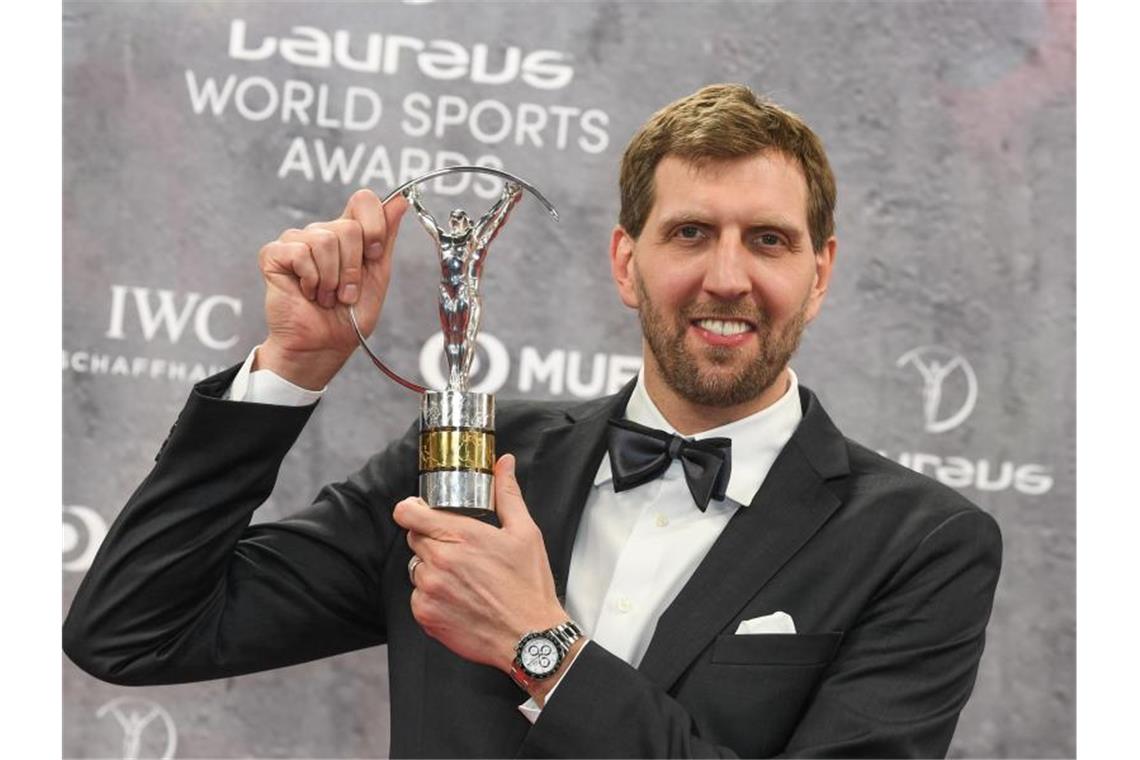 Wurde mit dem Laureus-Preis für sein Lebenswerk ausgezeichnet: Ex-NBA-Star Dirk Nowitzki. Foto: Jörg Carstensen/dpa