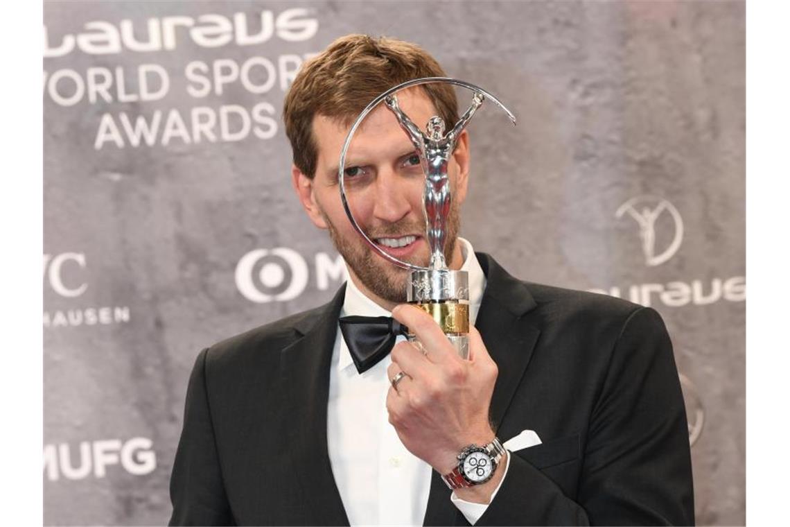 Nowitzki-Rat an die nächste Generation: „Lebt euren Traum!“ Wurde mit dem Laureus-Preis für sein Lebenswerk ausgezeichnet: Ex-NBA-Star Dirk Nowitzki. Foto: Jörg Carstensen/dpa