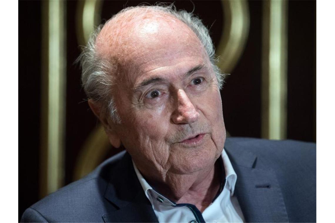 FIFA stellt Strafanzeige gegen Blatter Wurde von der FIFA angezeigt: Ex-Präsident Joseph Blatter. Foto: Federico Gambarini/dpa