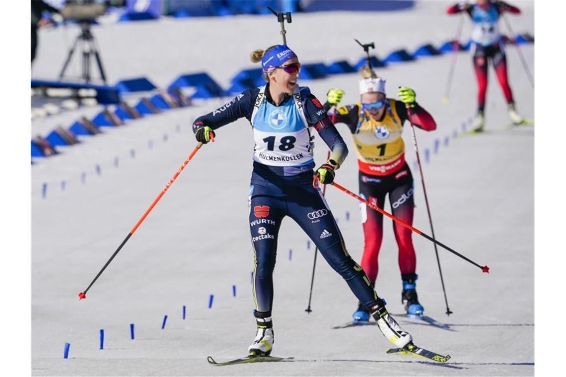 Lesser beendet Biathlon-Karriere mit Platz vier Wurde Zweite beim Massenstartrennen in Oslo: Franziska Preuß (l) vor Marte Olsbu Roeiseland aus Norwegen. Foto: Terje Bendiksby/NTB/dpa