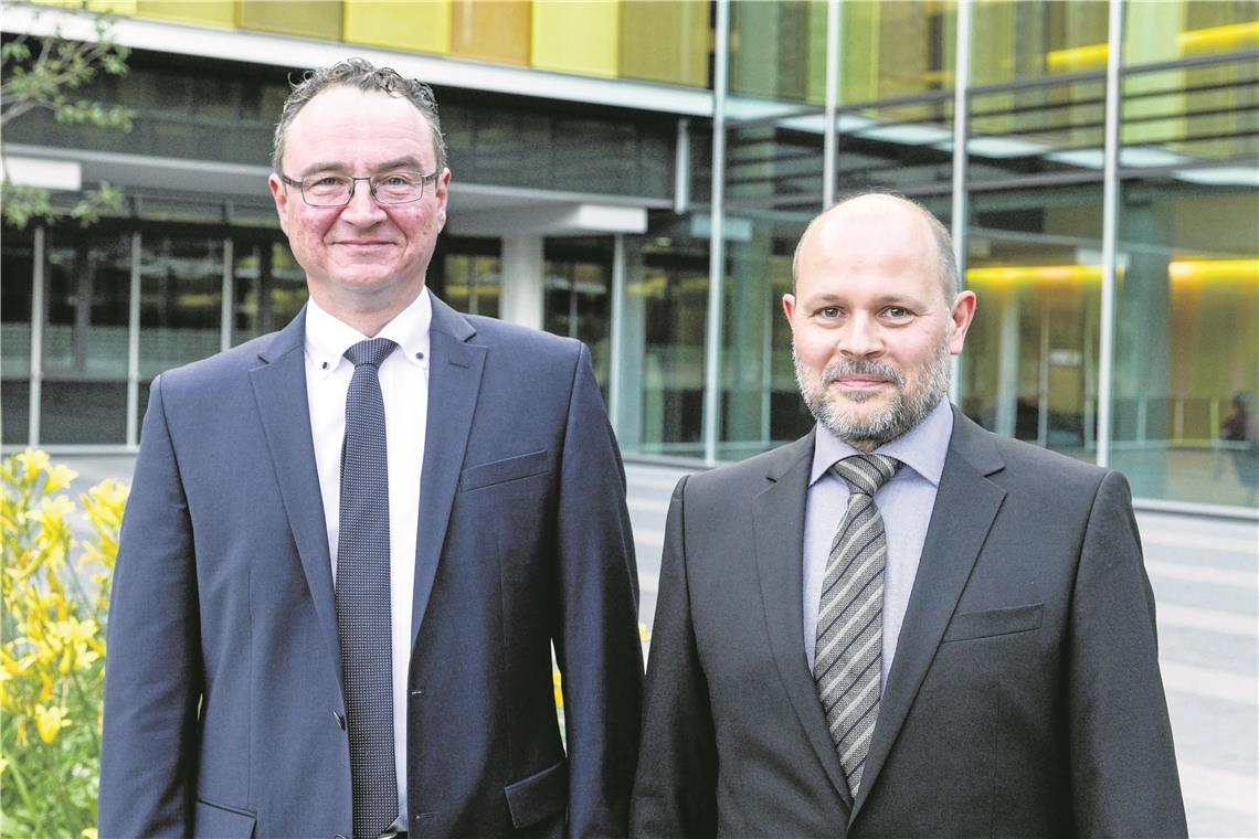 Chefarzt Christoph Riepl beurlaubt Wurden erst vor zweieinhalb Jahren als Doppelspitze der Abteilung Unfallchirurgie und Orthopädie und mit großen Erwartungen versehen ins Amt eingesetzt: Joachim Singer (links) und Christoph Riepl. Nun haben sich die Rems-Murr-Kliniken von Chefarzt Riepl getrennt. Foto: E. Layher