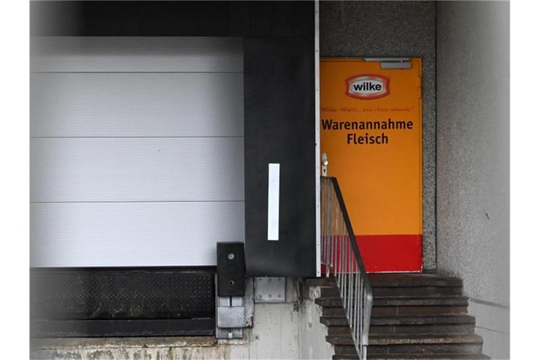 Wursthersteller Wilke im nordhessischen Twistetal: Die Waren von Wilke werden mit zwei Todesfällen in Verbindung gebracht. Foto: Uwe Zucchi/dpa