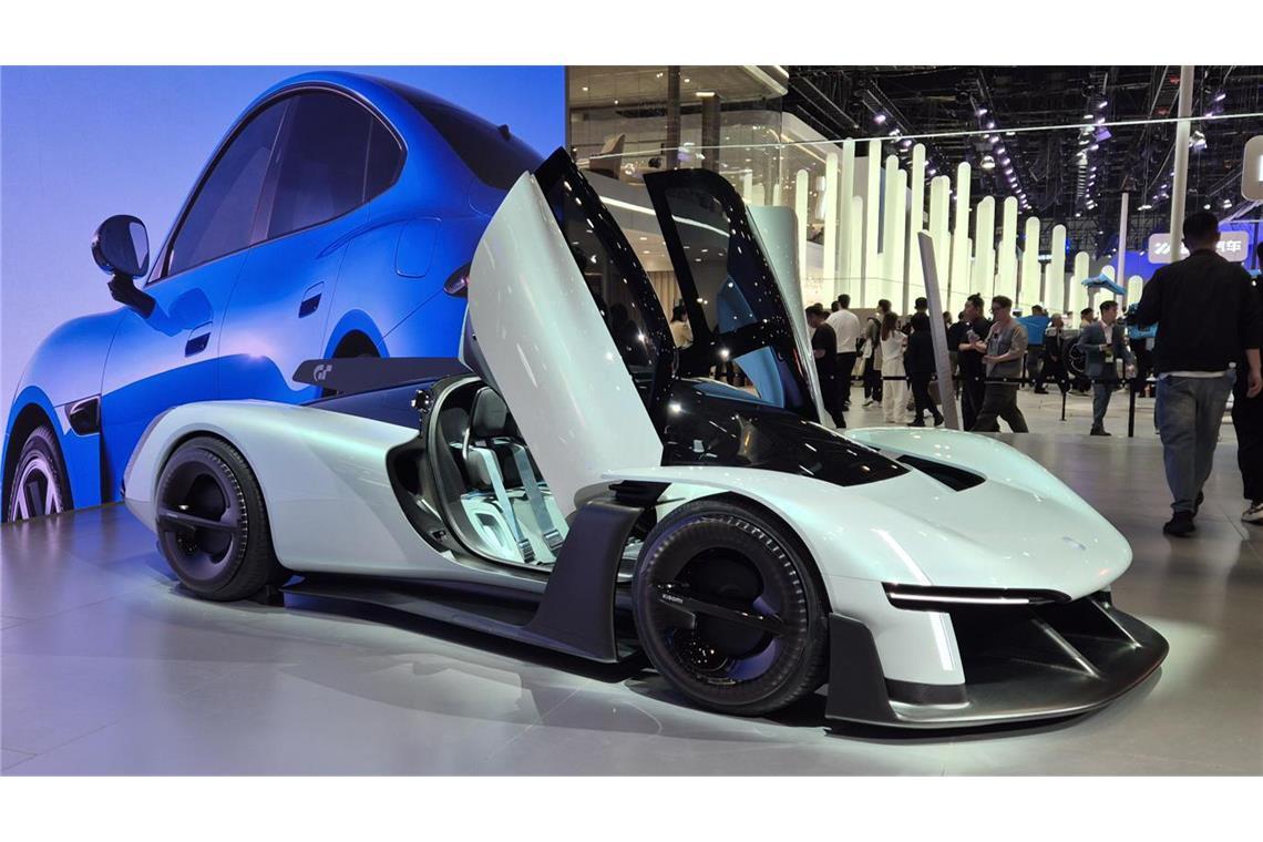 Xiamio ist unter anderem durch den SU7 bekannt geworden, der dem Porsche Taycan ähnelt. Neben diesem ersten Modell aus 2023 stellen die Chinesen unter anderem auch das Konzeptfahrzeug Vision Gran Turismo vor, für das aber keine Serienproduktion geplant ist. Der Hypercar wurde für den Rennsport-Simulator Gran Turismo 7 entwickelt.