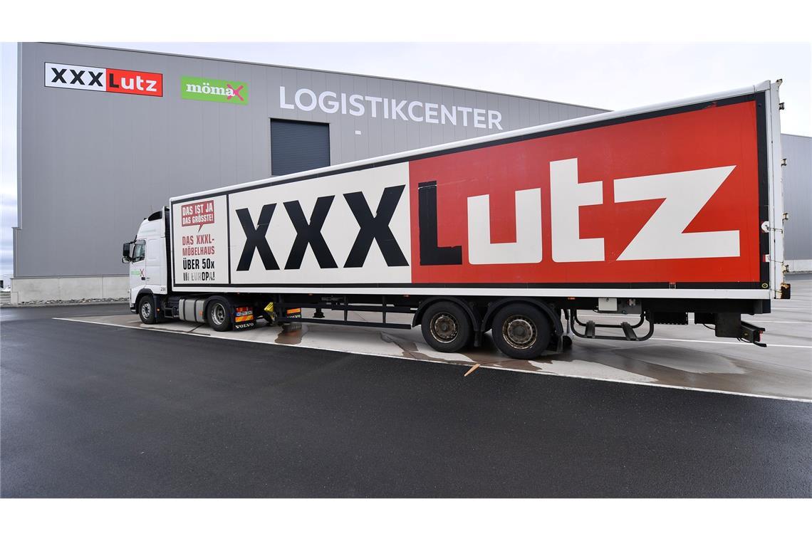 Möbelkonzern XXXLutz übernimmt Porta XXXLutz zählt zu den weltweit größten Möbelhändlern.