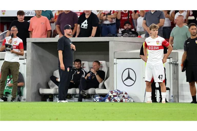 Yanik Spalt wartet auf seinen großen Moment - der VfB-Trainer Sebastian Hoeneß wechselt den 19-jährige Eigengewächs in der Nachspielzeit ein.