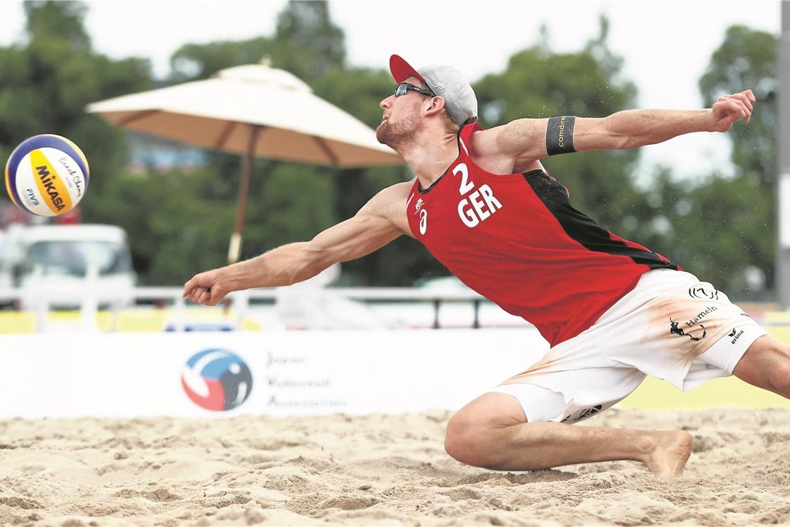 Yannick Harms darf sich bei der WM durch den Sans wühlen. Foto: FIVB