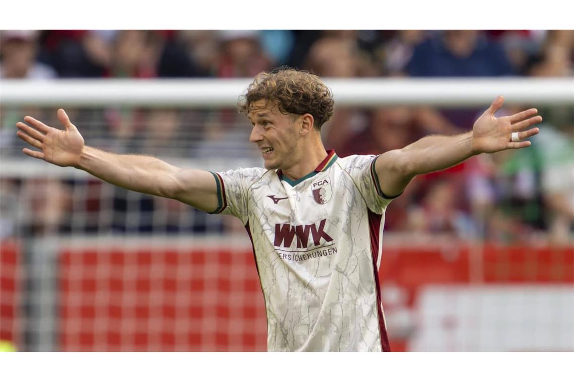 Yannik Keitel kam beim 2:2 des FC Augsburg im Heimspiel gegen Bayer Leverkusen in der 85. Spielminute in die Partie. Das war, als der FCA noch mit 2:1 führte. Unterm Strich hat sich der defensive Mittelfeldspieler, der sich im vergangenen Winter vom VfB auf Leihbasis verabschiedet hatte, auch in seiner zweiten Saison für die bayerischen Schwaben noch nicht durchsetzen können. In Pokal und Liga kam Keitel bisher nicht über die Rolle des Mannes für Last-Minute-Einsätze hinaus.