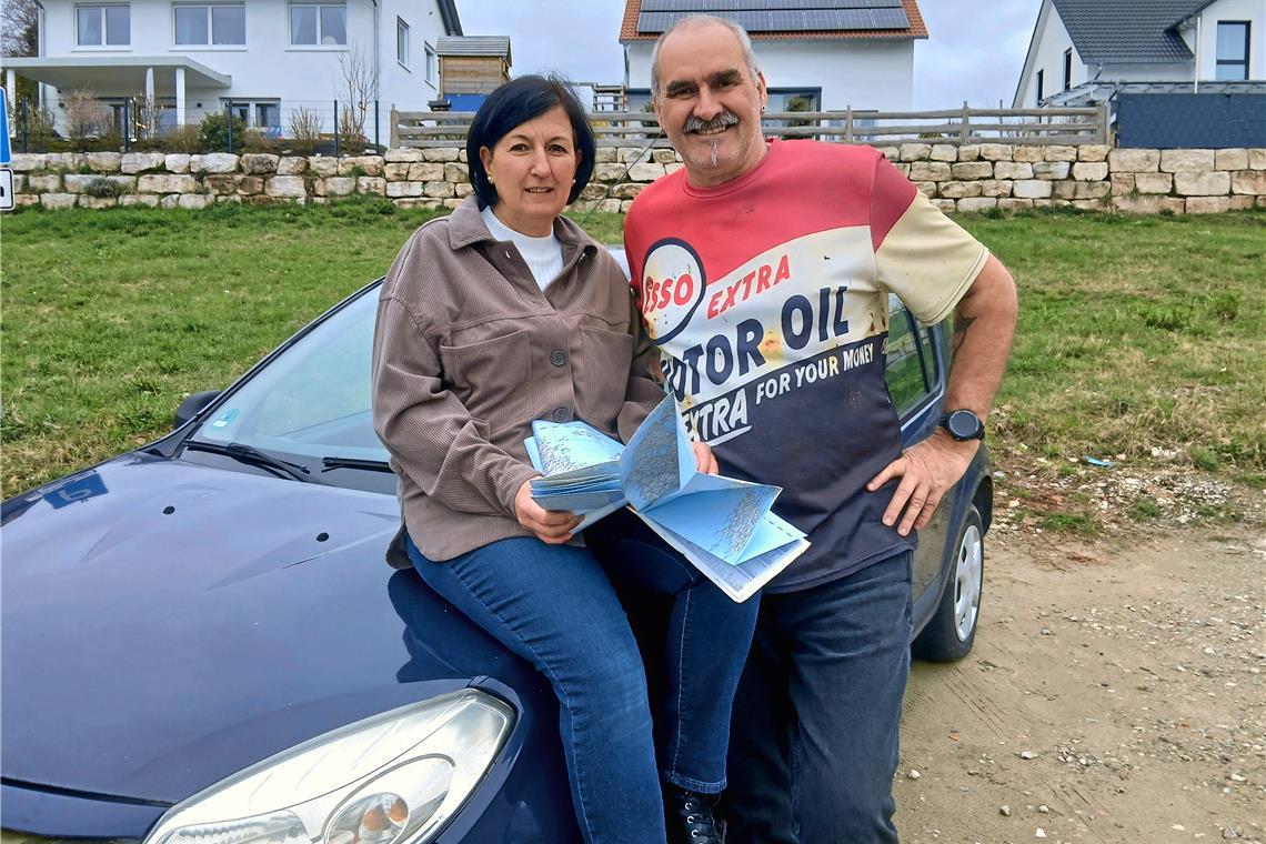 Yasemin und Toto Volkmer planen die Reise mit ihrem Dacia Sandero quer durch Europa bis Marokko. Foto: privat