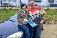 Yasemin und Toto Volkmer planen die Reise mit ihrem Dacia Sandero quer durch Europa bis Marokko. Foto: privat