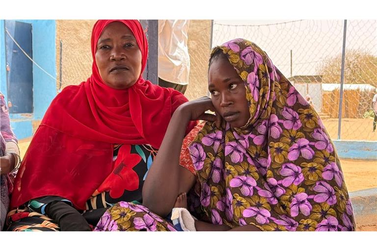 Yeman Mohamat Ramadan (links) engagiert sich im Flüchtlingslager für Frauenrechte und will die Mauer des Schweigens über Gewalt durchbrechen.