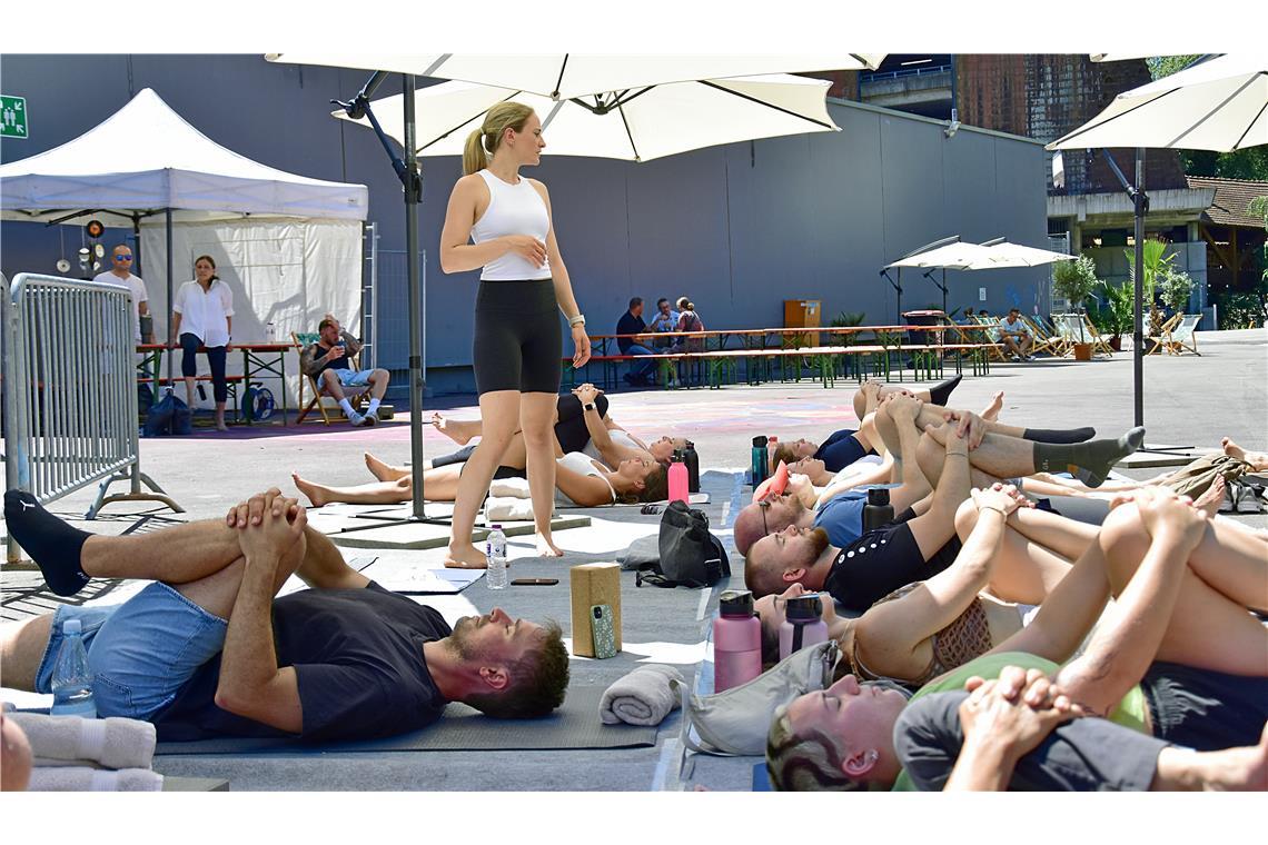 Yoga, Straßenfest 2025  in Backnang. Bilder vom Sonntag. SK