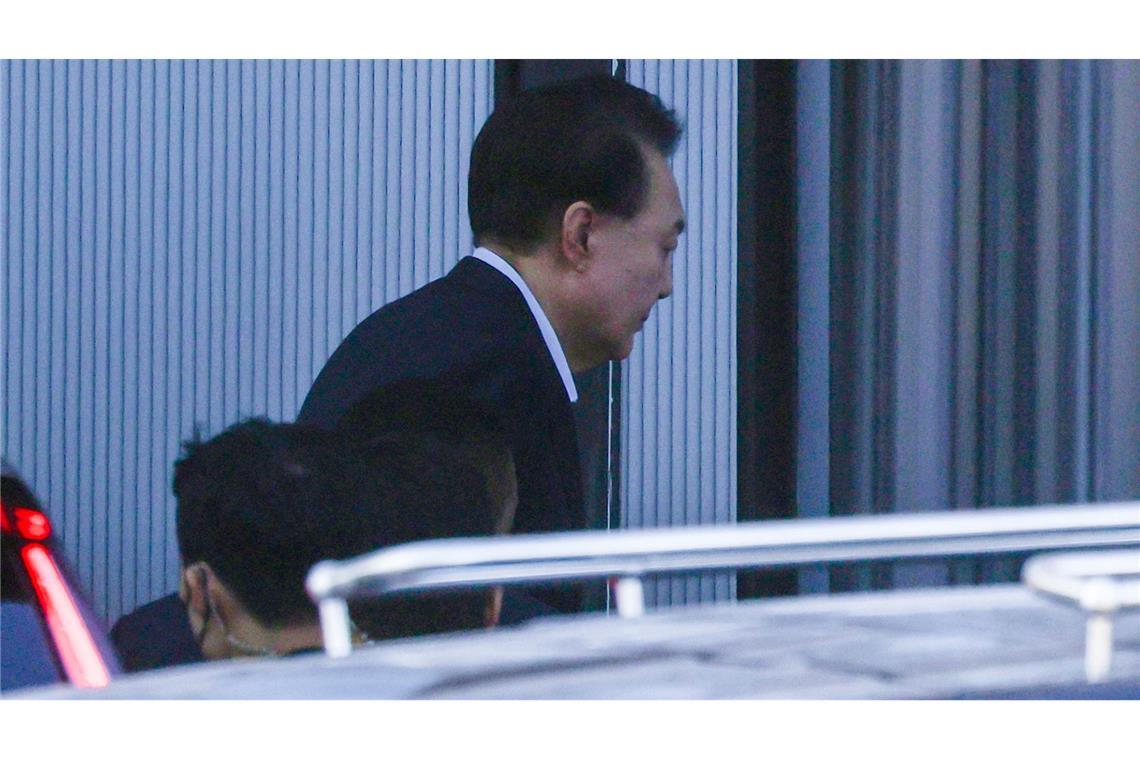 Ermittler wollen Untersuchungshaft für Yoon verlängern Yoon Suk Yeol verweigert bei der Korruptionsermittlungsbehörde für hochrangige Beamte nach wie vor seine Aussage.