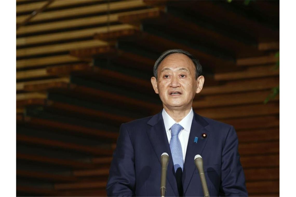 Japan schnürt weiteres milliardenschweres Konjunkturpaket Yoshihide Suga, Premierminister von Japan, während einer Pressekonferenz. Foto: ---/kyodo/dpa