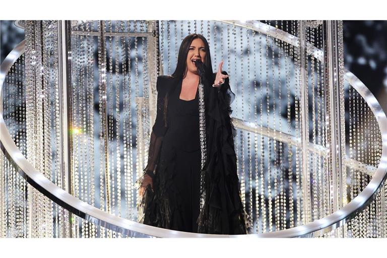Yuval Raphael singt ihren Titel "New Day Will Rise".
