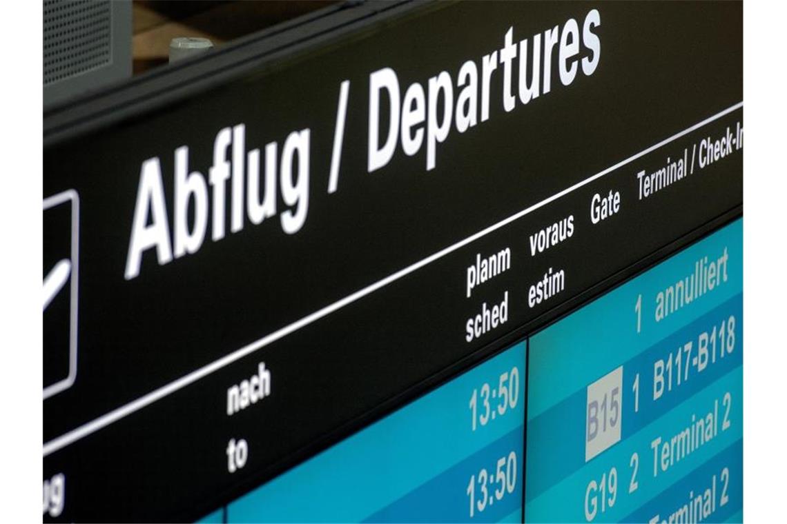 Mehr Beschwerden gegen Airlines nach Chaos-Sommer Zahl der Beschwerden wegen Verspätungen und Annullierungen im Vergleich zu 2018 stieg um 61 Prozent. Symbolbild: Stefan Puchner Foto: Stefan Puchner