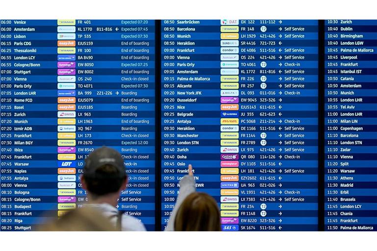 Zahlreiche Flüge starten auch am Montag verspätet.