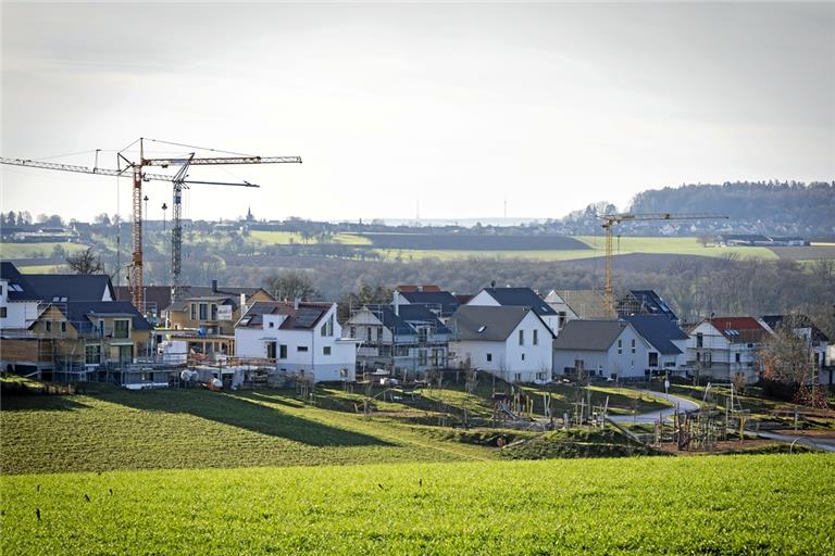Zahlreiche Häuser sind schon im Kirchberger Neubaugebiet am Ortsrand Richtung Rielingshausen erstellt worden. Foto: Alexander Becher