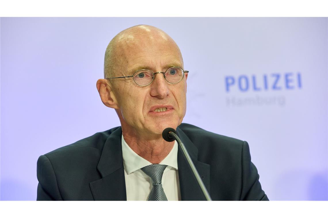 20-Jähriger soll Kind im Internet zum Suizid gedrängt haben Zahlreiche Kinder seien virtuell sexuell missbraucht worden, berichtete Generalstaatsanwalt Jörg Fröhlich über die Ermittlungsergebnisse.