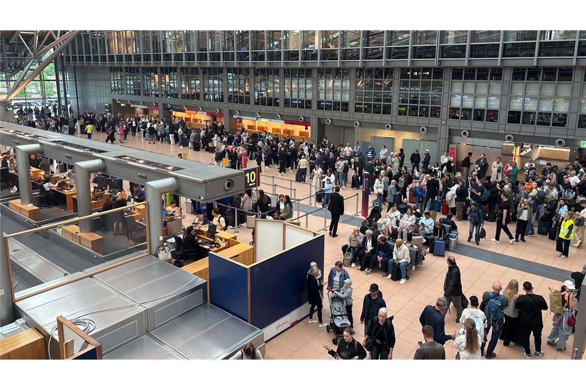 Sicherheitsbereich am Hamburger Flughafen stundenlang zu