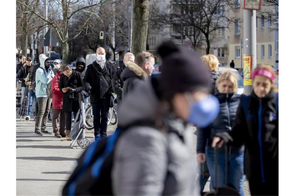 Supermärkte beginnen mit Einlasskontrollen