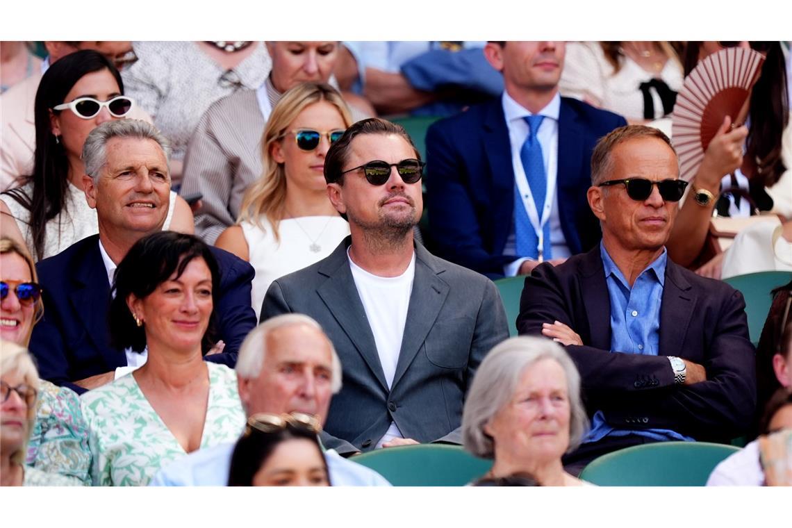 Sinner gegen Alcaraz im Finale - Djokovic chancenlos Zahlreiche Prominente wie Leonardo DiCaprio (Mitte) lassen sich das Spiel nicht entgehen.