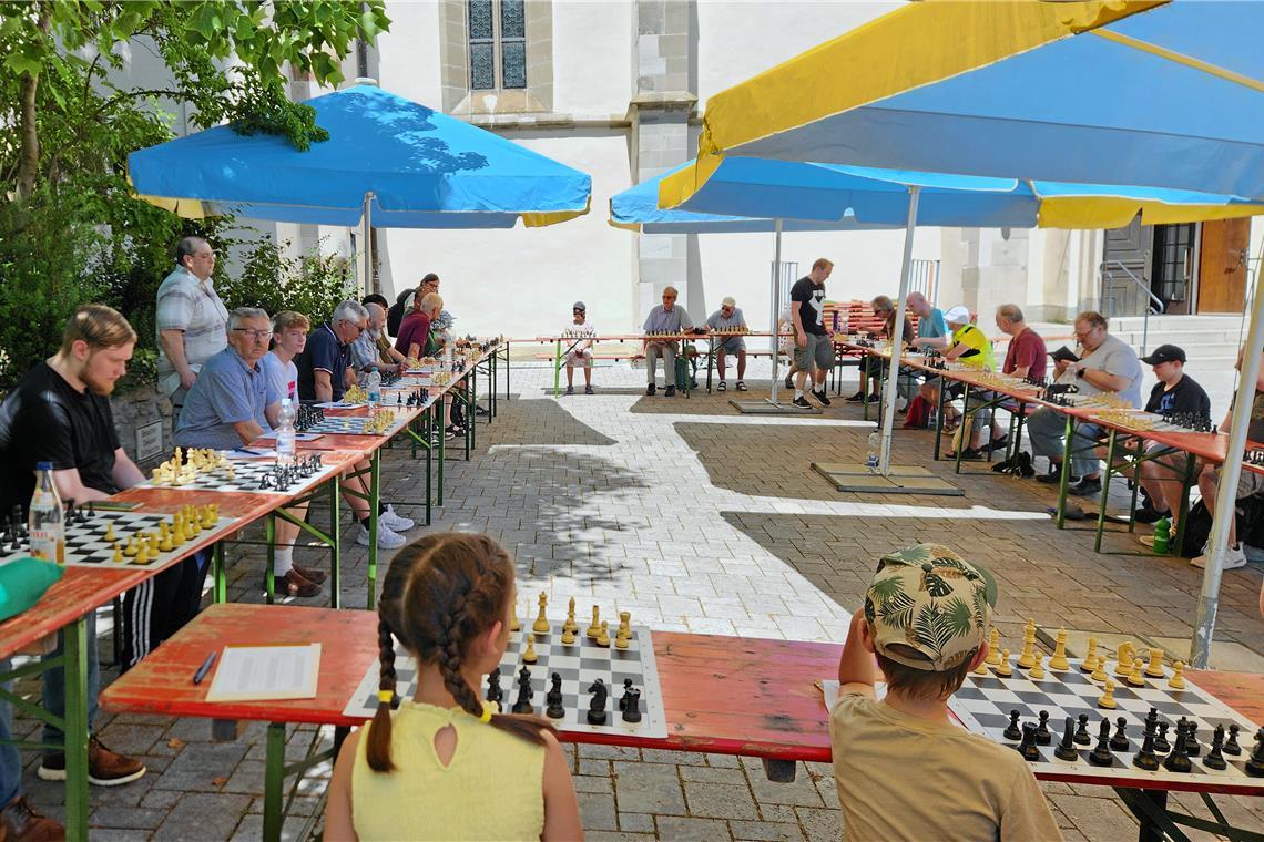 Der Live-Blog zum 53. Backnanger Straßenfest: Mit dem Zapfenstreich klingt das Fest aus Zahlreiche Schachbretter stehen bereit. Foto: privat