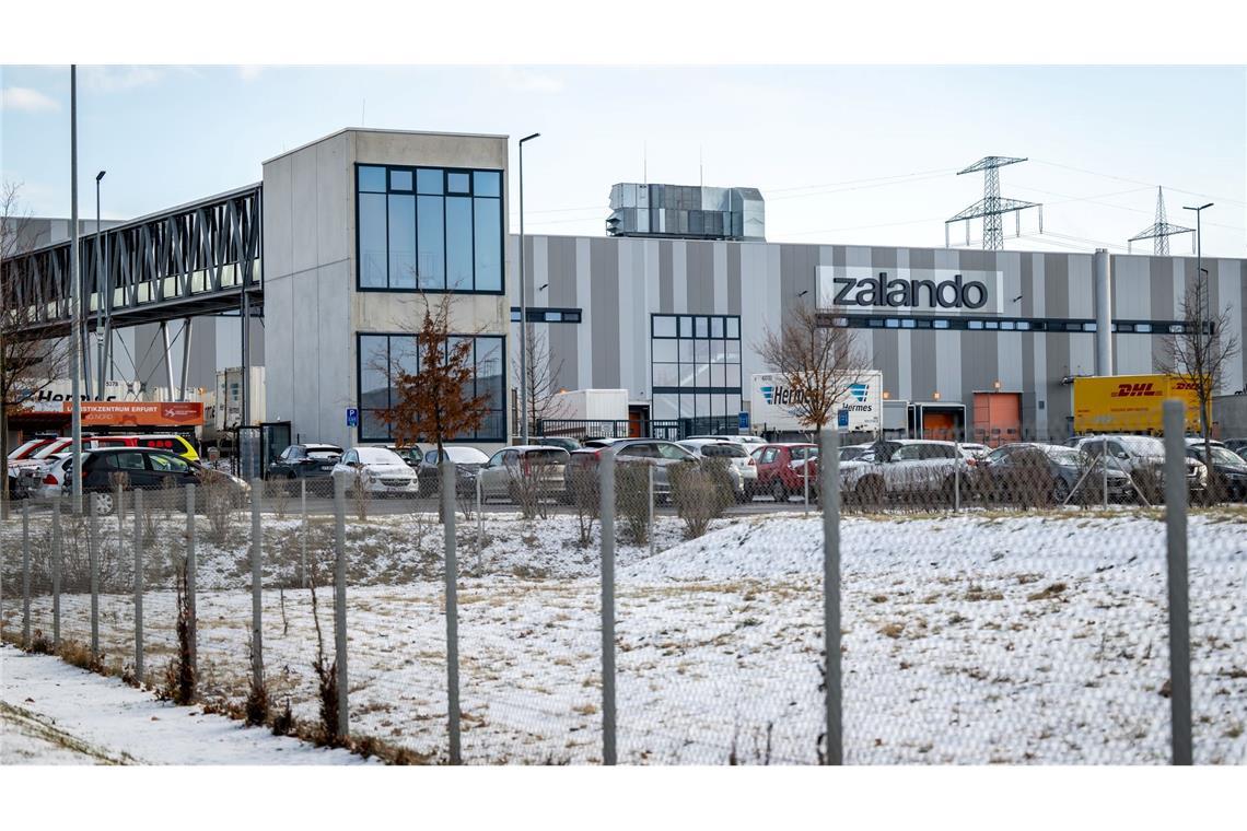Zalando will in Erfurt den Stecker ziehen – Tausende Jobs wackeln, Politik und Beschäftigte fühlen sich überrumpelt.