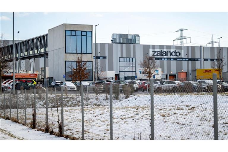 Zalando will in Erfurt den Stecker ziehen – Tausende Jobs wackeln, Politik und Beschäftigte fühlen sich überrumpelt.