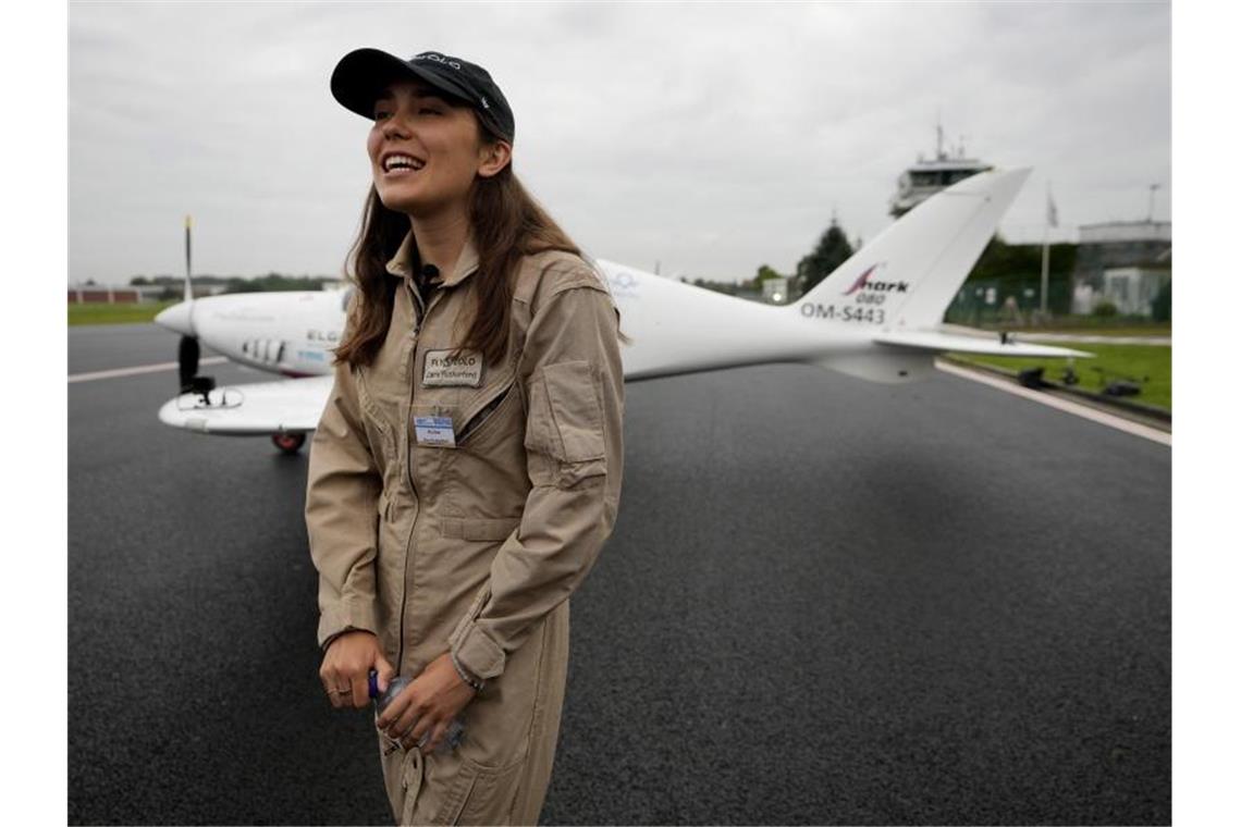 Junge Pilotin Zara Rutherford kämpft gegen schlechte Sicht Zara Rutherford steht kurz vor ihrem Ziel. Foto: Virginia Mayo/AP/dpa