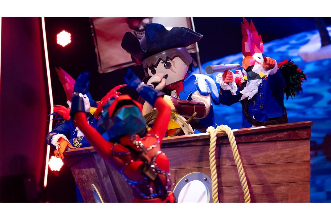 Moderatorin Madita van Hülsen bei "Masked Singer" raus Zehn neue Masken wurden für die neue Staffel angefertigt - darunter ein Pirat.