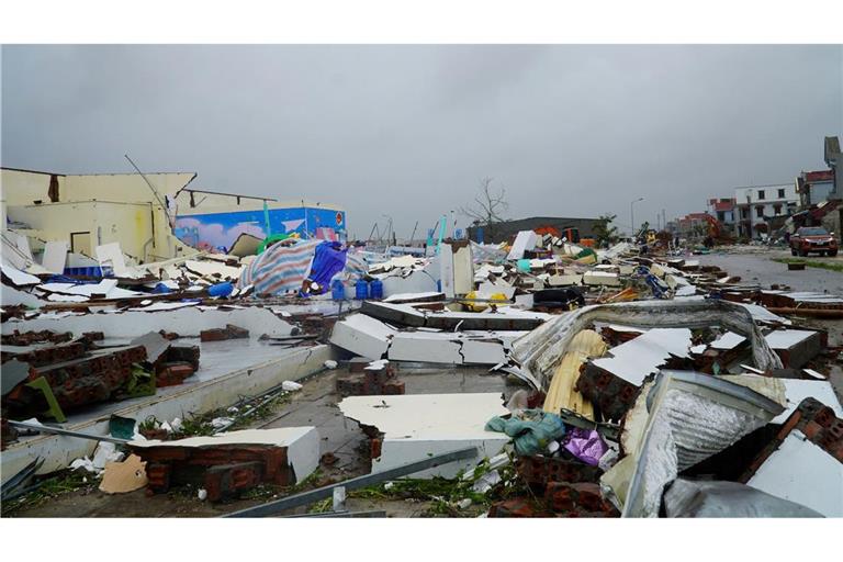 Zehntausende Häuser wurden vom Sturm teilweise oder komplett zerstört.