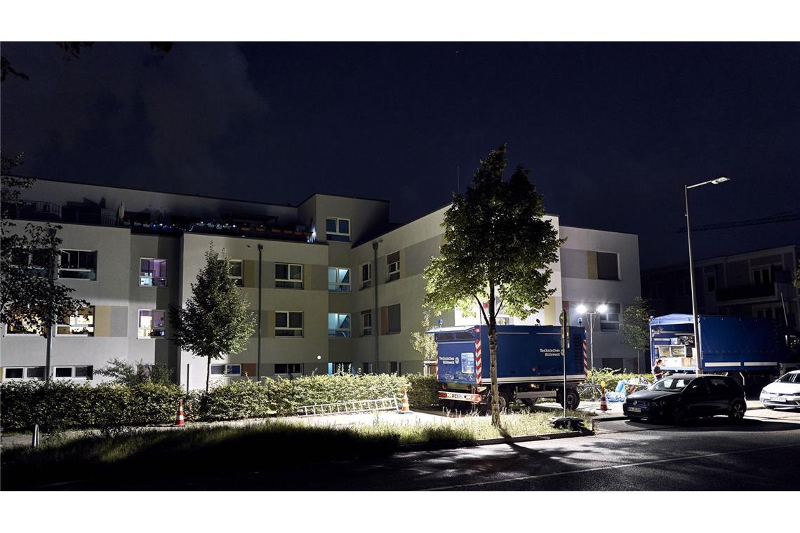 Zehntausende Haushalte im Südosten Berlins und viele Firmen mussten einen ganzen Tag und voraussichtlich auch noch länger ohne Strom auskommen.