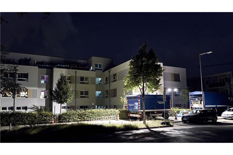 Zehntausende Haushalte im Südosten Berlins und viele Firmen mussten einen ganzen Tag und voraussichtlich auch noch länger ohne Strom auskommen.
