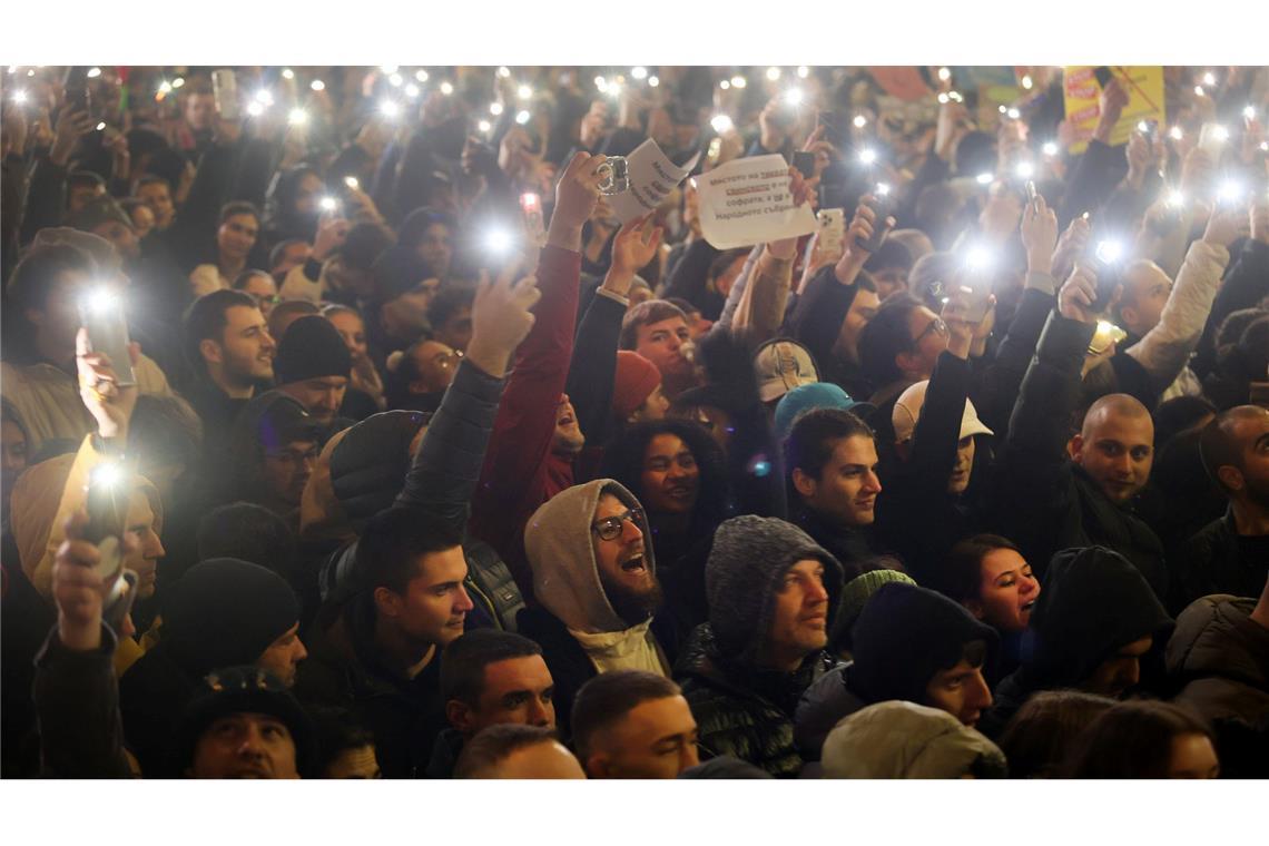 Zehntausende Menschen forderten den Rücktritt der prowestlichen Regierung in Bulgarien. Die Protestwelle in dem EU-Land begann mit Demonstrationen gegen den Haushaltsentwurf für 2026.
