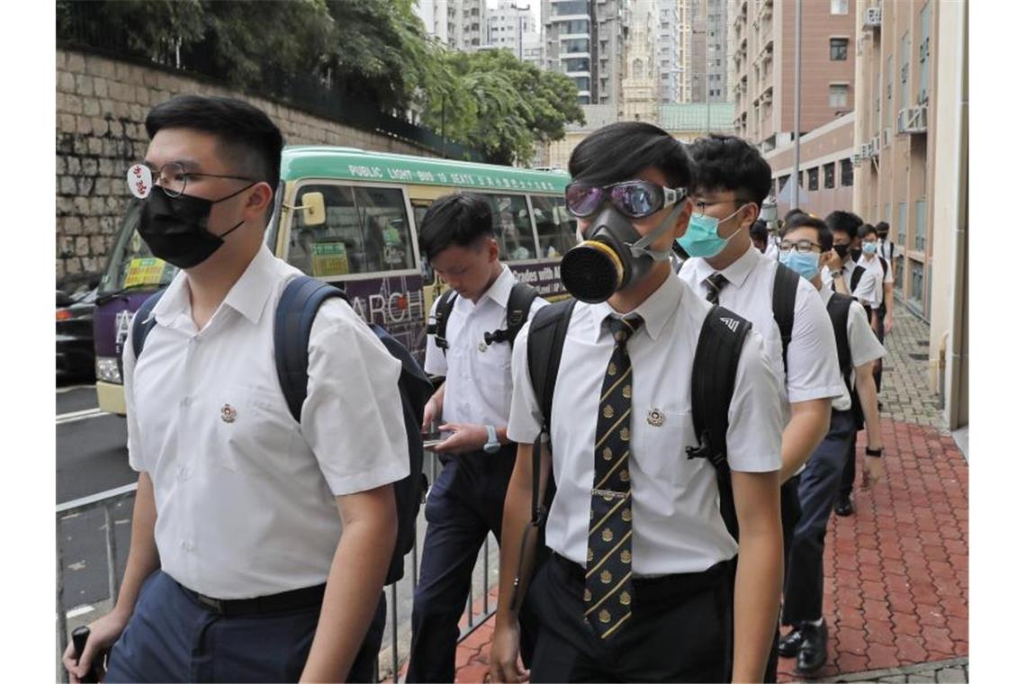 Hongkongs Regierung zieht Auslieferungsgesetz zurück Zehntausende von Schülern in Hongkong boykottierten den ersten Tag des Unterrichts am Montag im Rahmen eines Streiks in der ganzen Stadt. Foto: Kin Cheung/AP