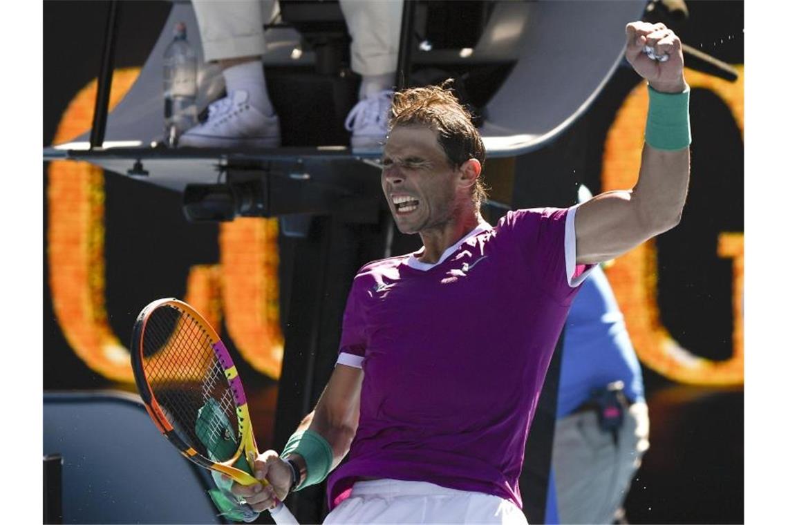 Zeigt sich bei den Austalian Open in Bestform: Rafael Nadal feiert seinen Sieg in der zweiten Runde. Foto: Andy Brownbill/AP/dpa