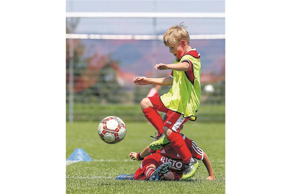 Zeigten auf der schmucken Sportanlage des Täles-Klubs, was sie draufhaben: Alt und Jung, auf und neben dem Platz, vor und nach dem Spiel.