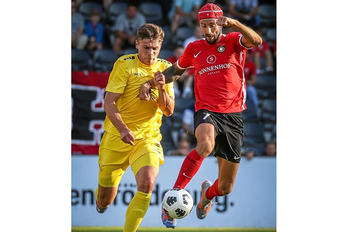 SG Sonnenhof Großaspach: Der erste Schritt zurück zur alten Stärke Zeigten eine Saison mit Einsatz und Herz: Dominik Salz (rechts) und die SG. Foto: Alexander Becher