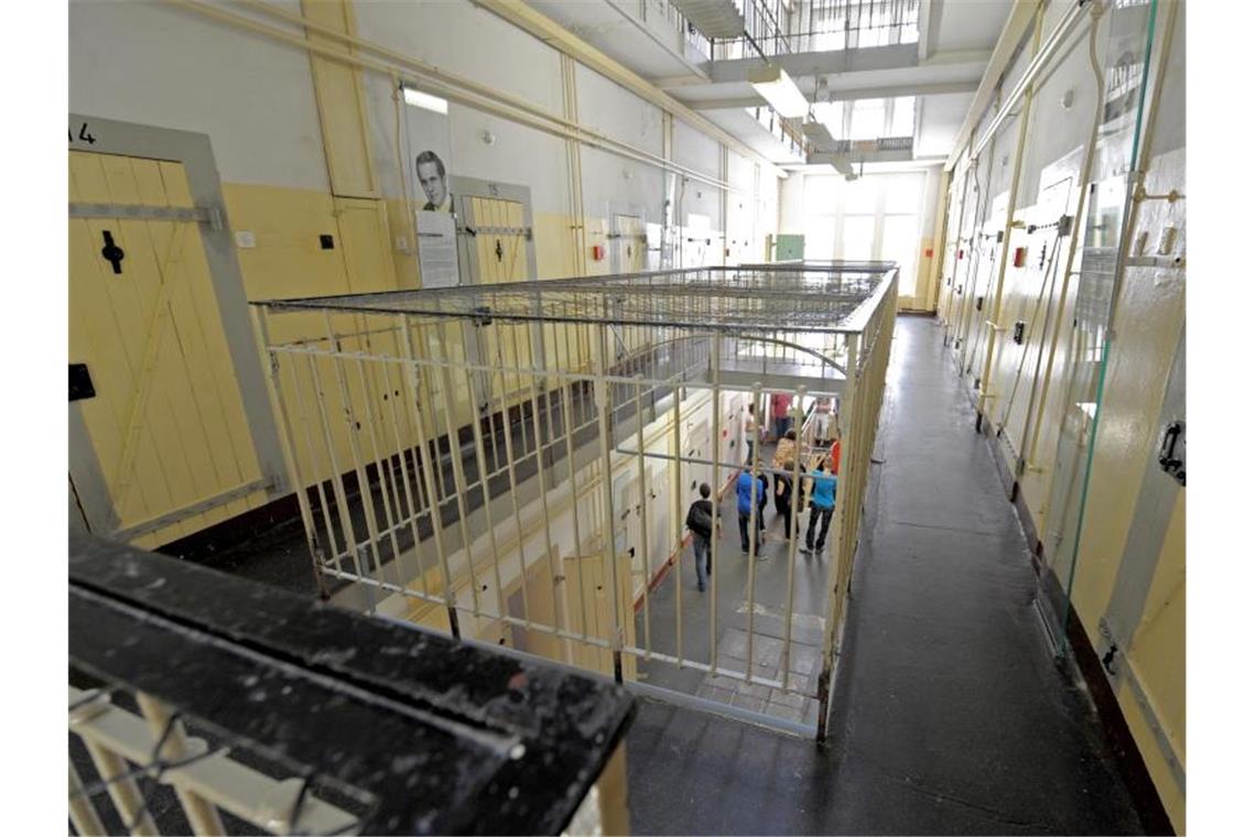 Zellentrakt in einem früheren Stasi-Gefängnis in Bautzen. Foto: Matthias Hiekel