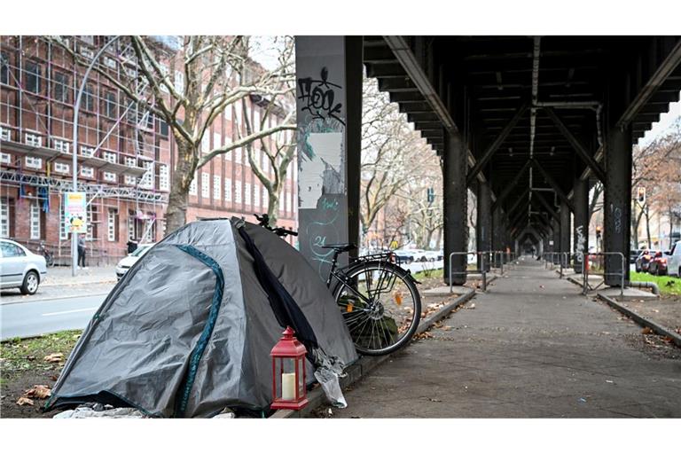 Zelt eines obdachlosen Menschen in Berlin. (Archivbild)