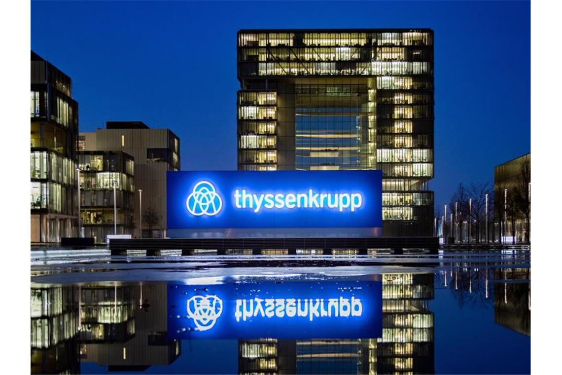 Britischer Konzern will Stahlsparte von Thyssenkrupp kaufen Zentrale von Thyssenkrupp in Essen: Das Traditionsunternehmen schreibt beim Stahl tiefrote Zahlen. Foto: Marcel Kusch/dpa