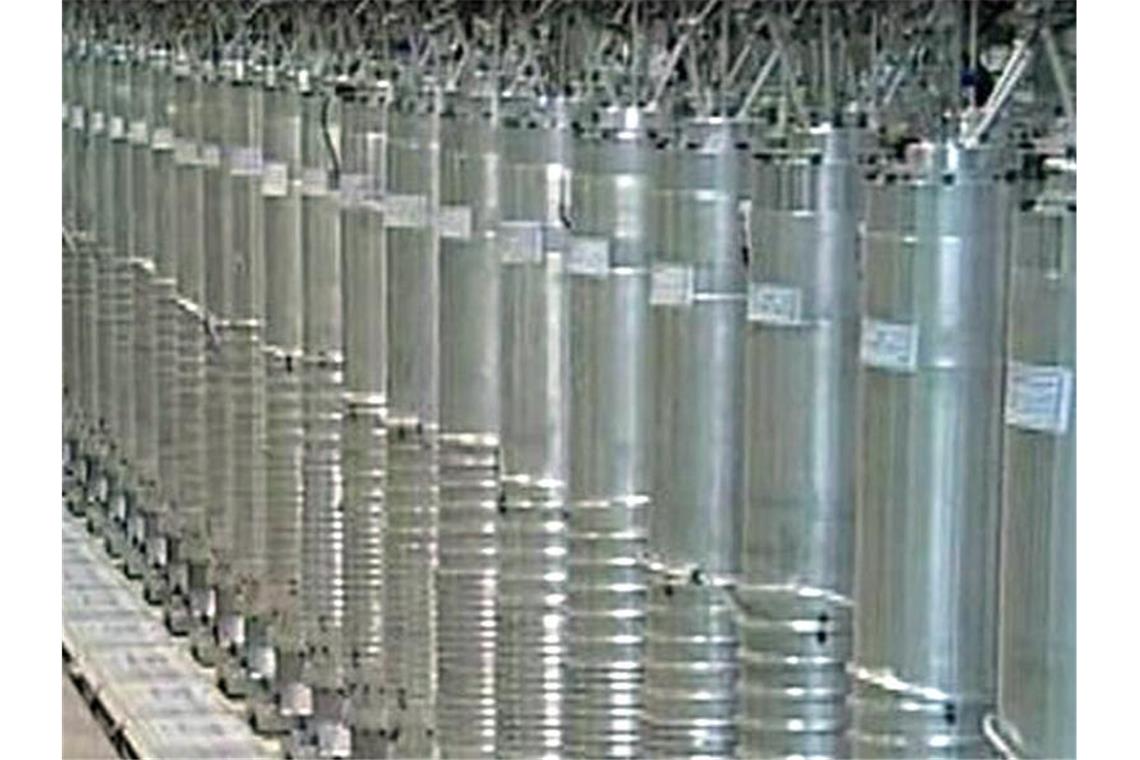 Iran: Können neun Kilo hochangereichertes Uran produzieren Zentrifugen für die Urananreicherung stehen in der Atomanlage Nathans. Der Iran hat mit der Erhöhung seiner Urananreicherung in der Atomanlage Fordo begonnen. Foto: ---/IRANIAN STATE TELEVISION IRIB/epa/dpa