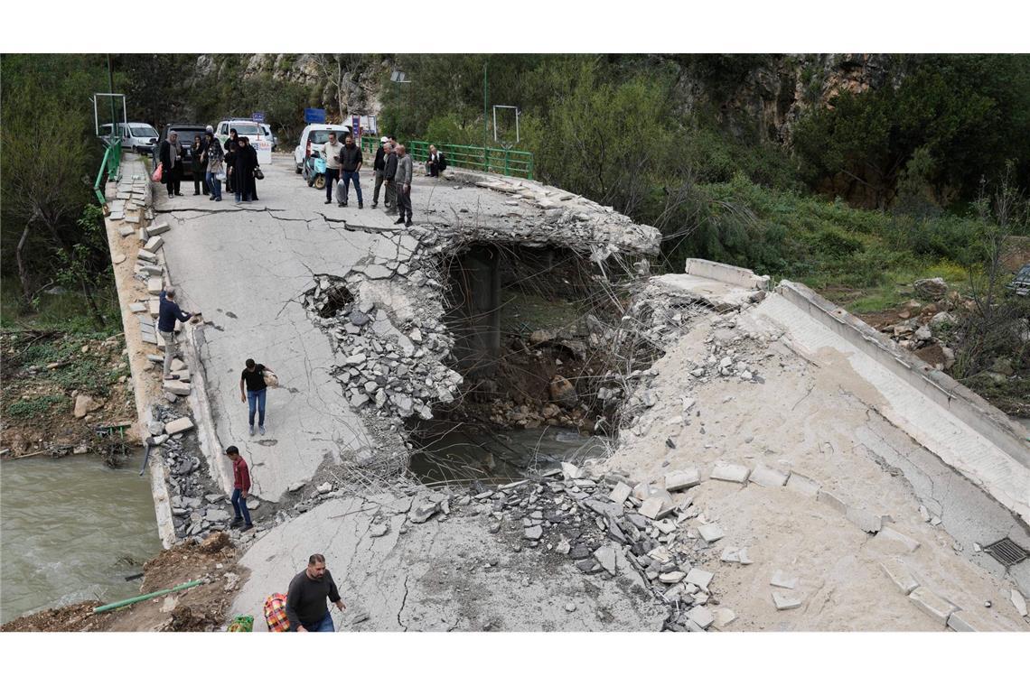 Zerstörte Brücke im Libanon
